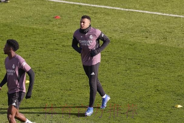 教练谈姆巴佩伤病：体能水平不佳 需加强训练